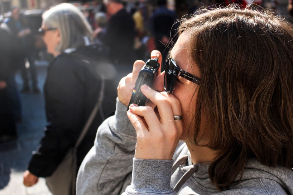 Gafas protectoras para observar eclipses solares, similares al modelo retirado en Guadalajara